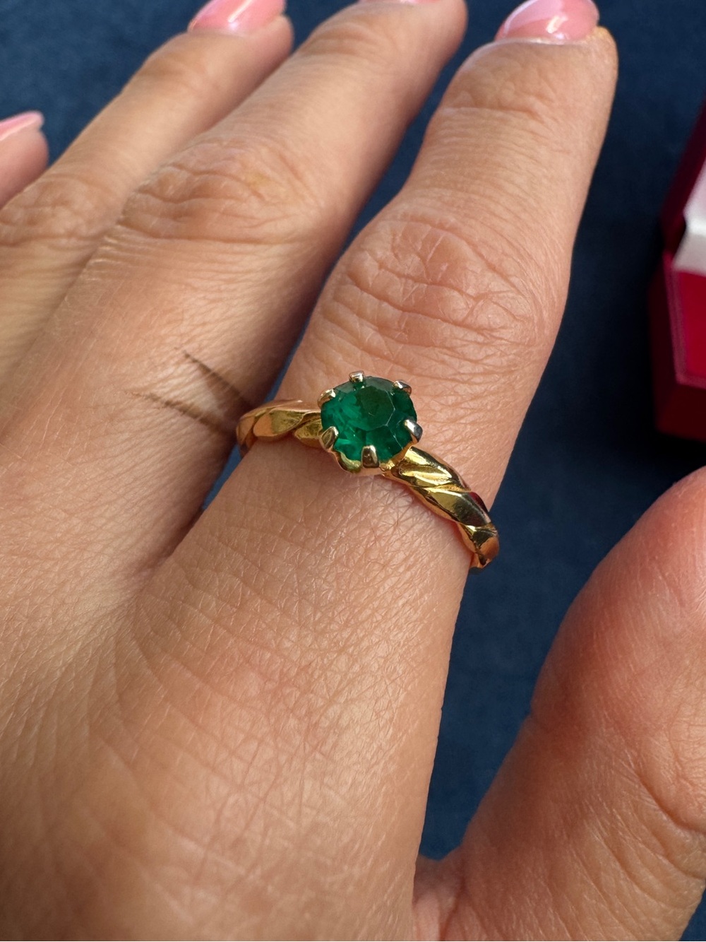 Beautiful Vintage Gold plated Green stone Dainty Ring Size 7